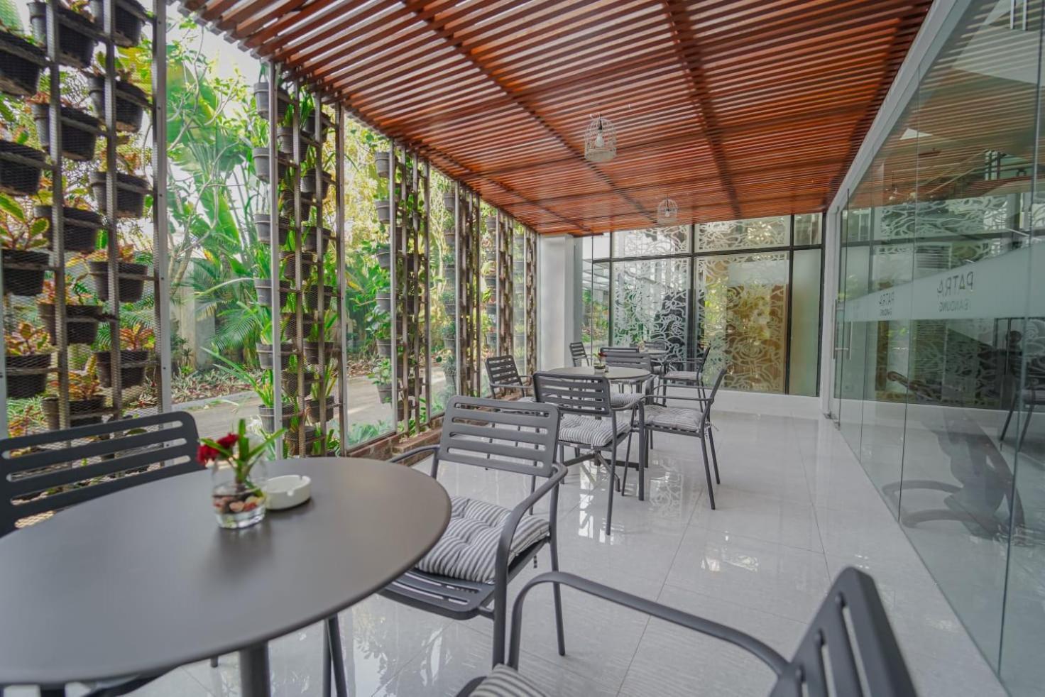 Patra Bandung Hotel Zewnętrze zdjęcie